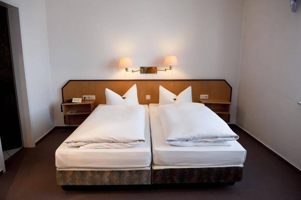 Hotel & Ristorante Positano Radeburg Екстериор снимка